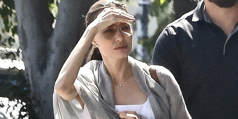 Photos: October 05 – Shopping for groceries at Lassens in Los Angeles